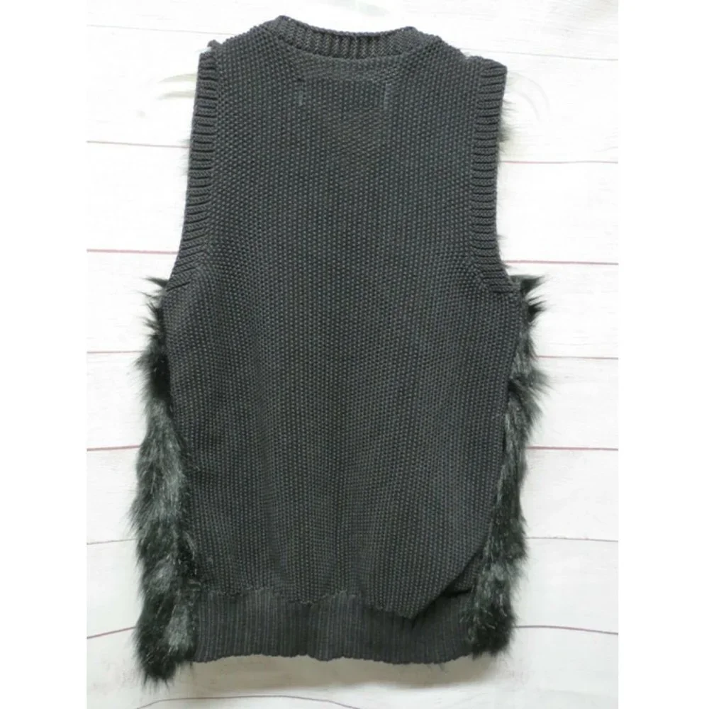 NWOT Ladies Sebby Collection Faux Fur Black Vest Size Small Sweater Back